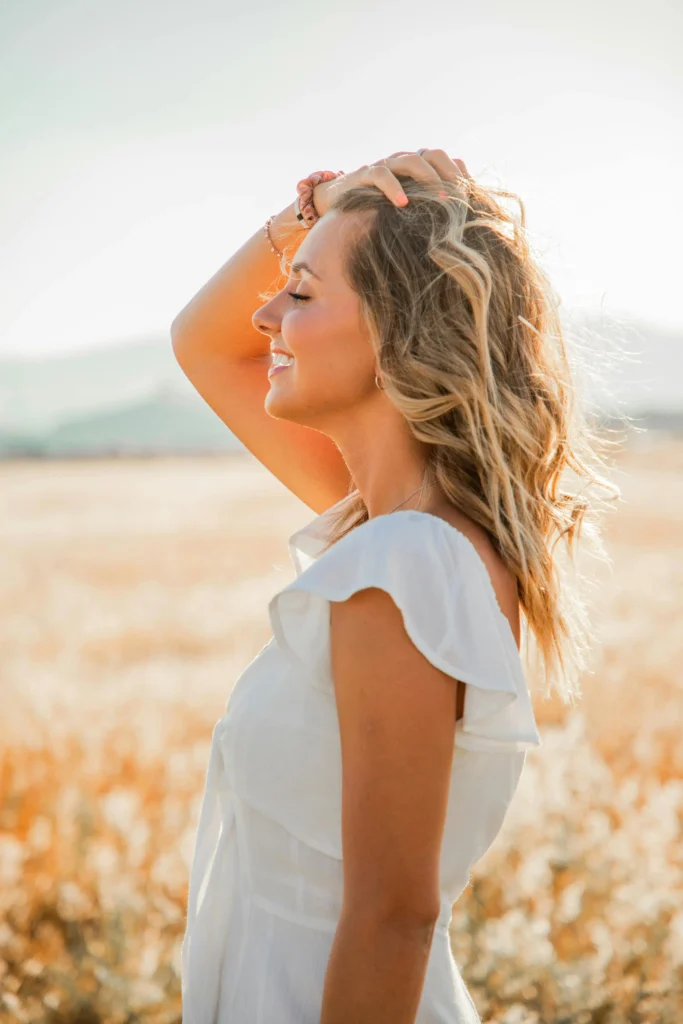 Femme epanouie heureuse de vivre